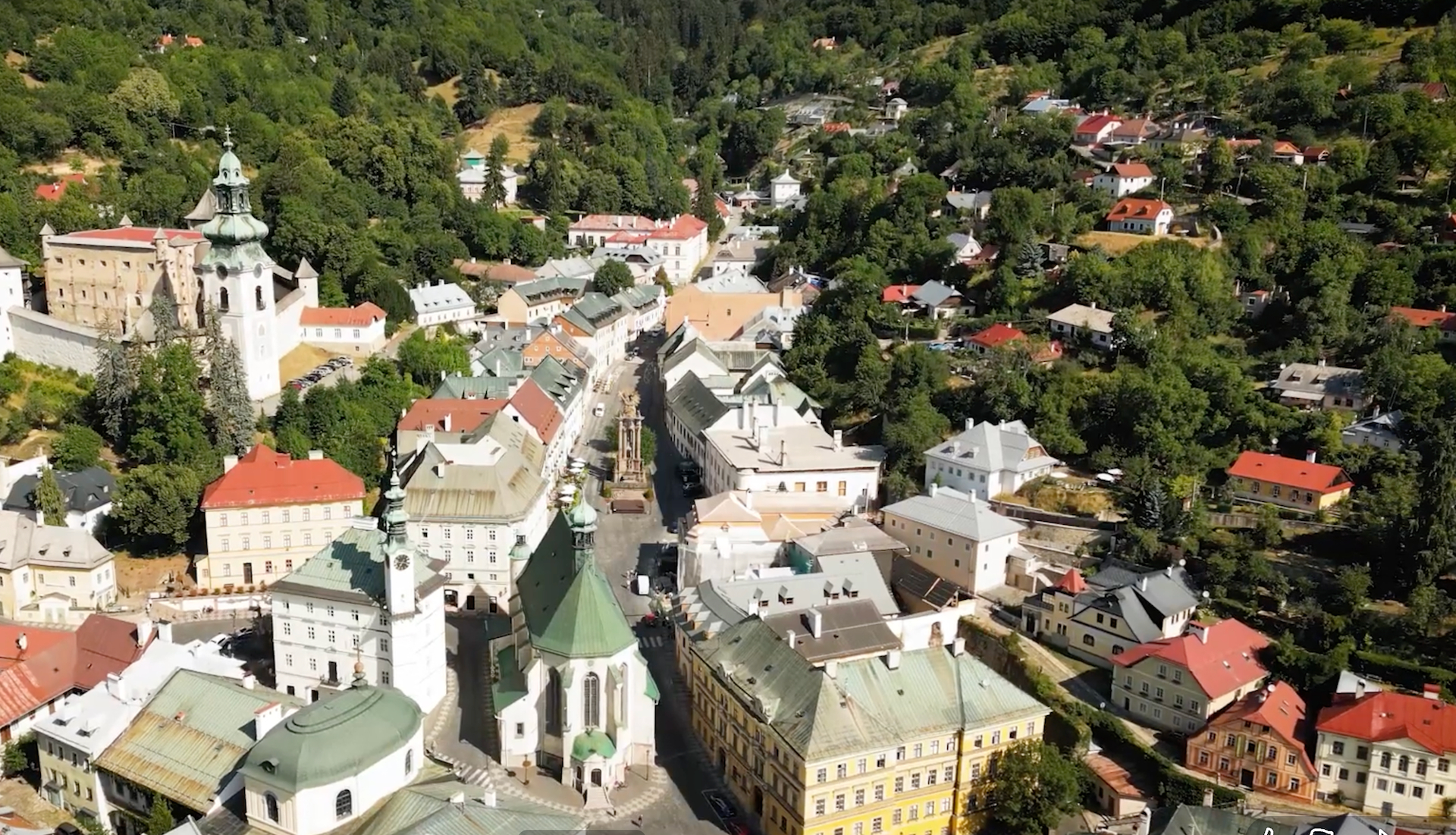 Námestie Svätej Trojice v Banskej Štiavnici: poldenný výlet len 15 minút od hotela Salamandra