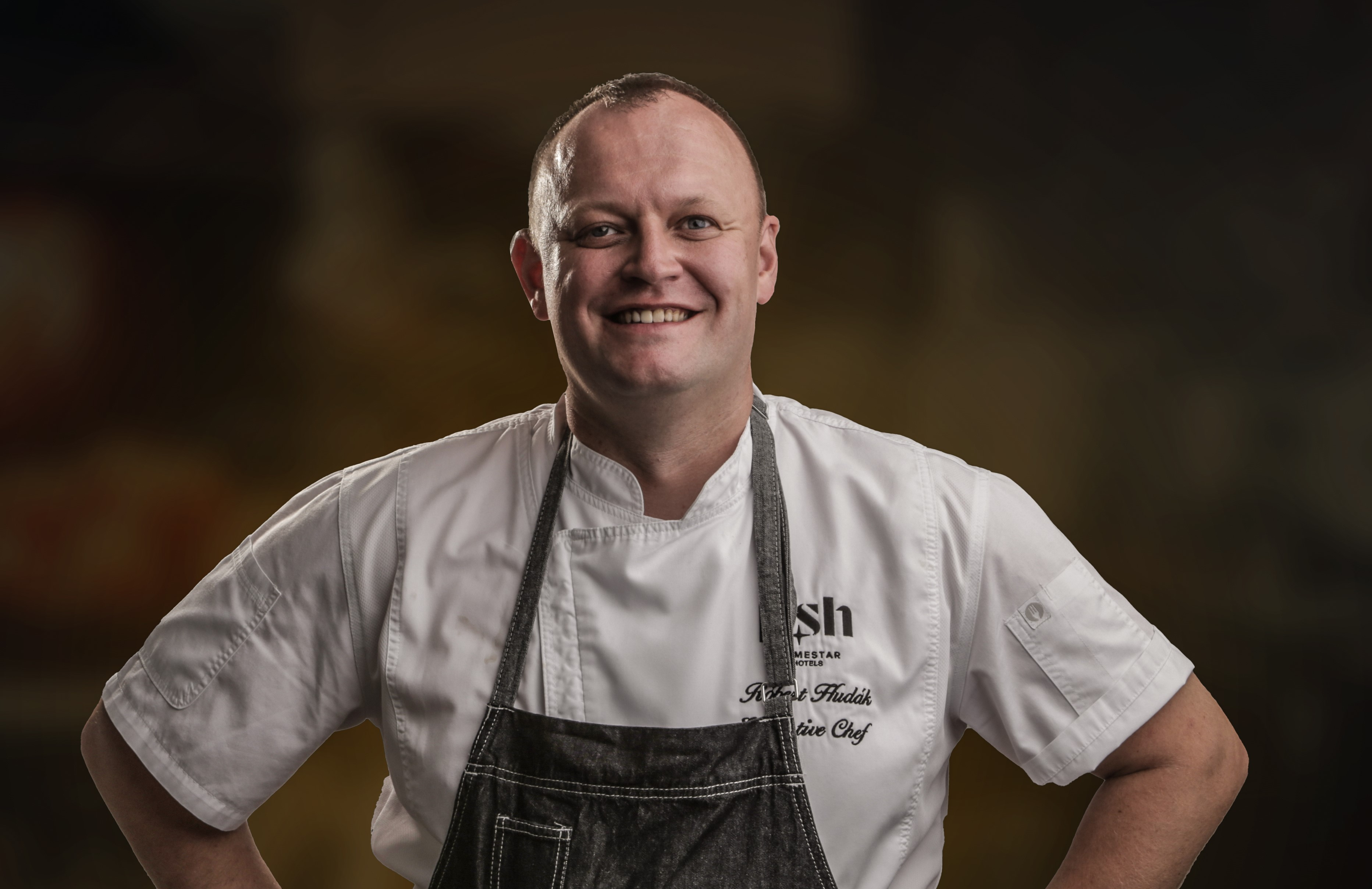 „Na svoj prvý koláč som minul aj cez sto vajec“, hovorí Executive Chef pre hotelovú sieť PSH Robert Hudák